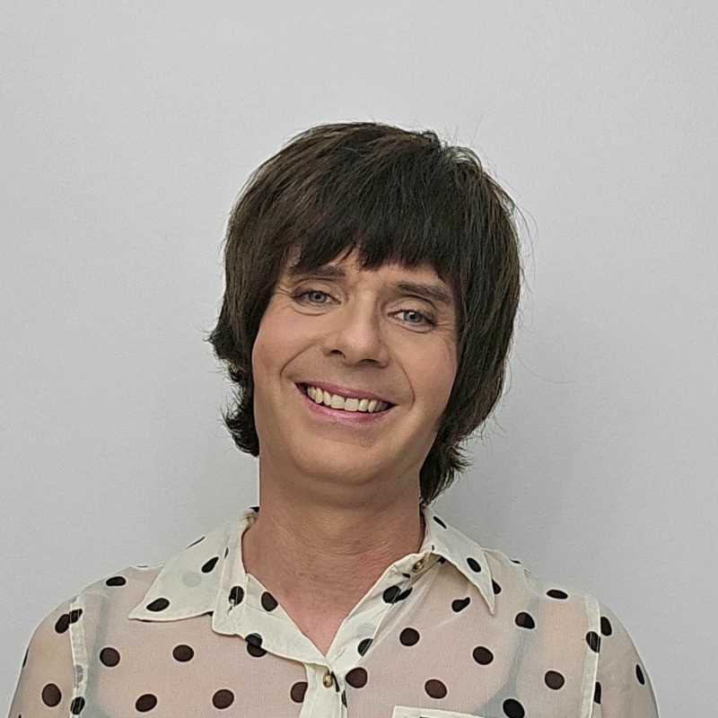 Gwen Lawrence Headshot